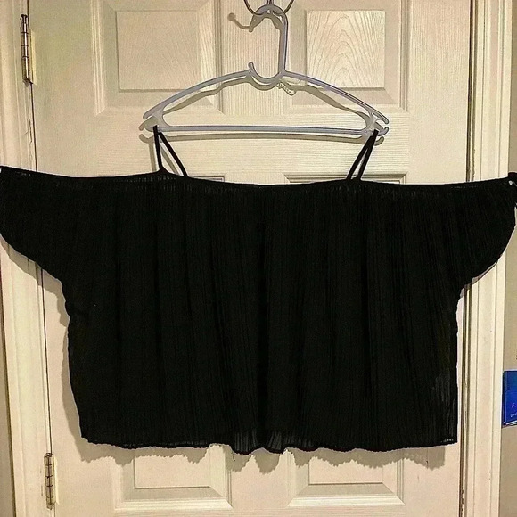 Forever 21 Women's Crop Top Size Medium (black) - Picture 2 of 6